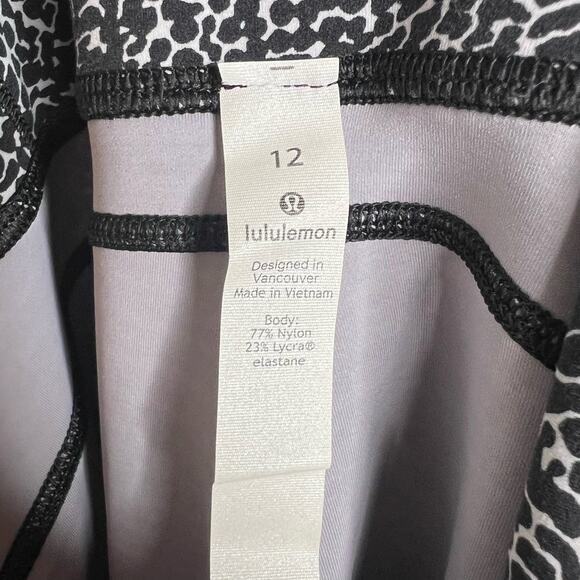 LULULEMON In Movement Tight Crop Pants Everlux Diffuse Starlight Black Size 12 - Picture 11 of 12
